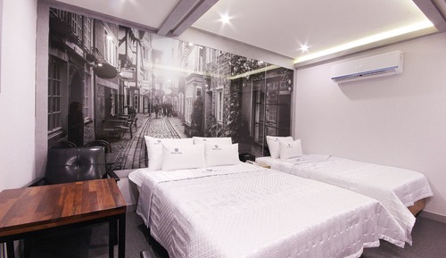 Room (Premium (non-smoking))