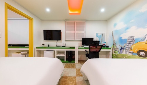 Room (Event Room (TV Styler Massage Chair N)