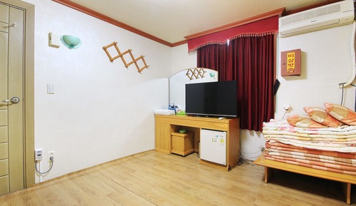 Room (Korean Room (3 People))