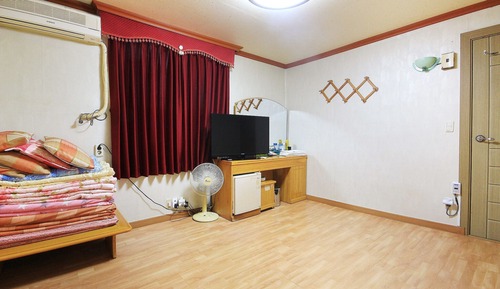 Room (Korean Room (4 People))