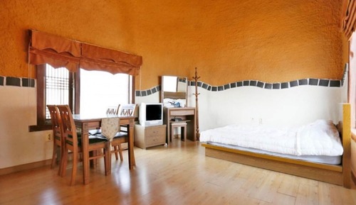 Room (Conch)