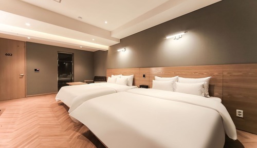 Room (Royal Suite Twin (Styler + 2 PCs + Ki)