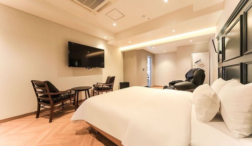 Room (Royal Suite (with styler + massage ch)