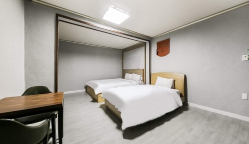 Room (Special Room Twin (Netflix Available )