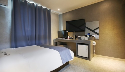 Room (Suite)