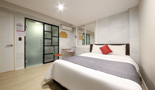 Room (Suite room (massage bed))