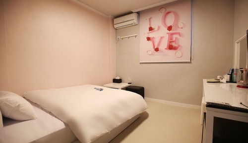 Room (Modern)