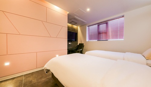 Room (TWIN (BUSINESS))
