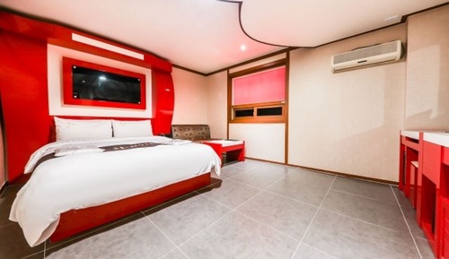Room (Suite room 1)