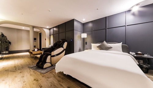 Room (Suite)