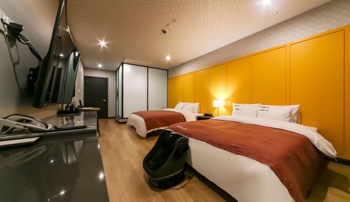 Room (Premium twin (queen + queen bed/goose)
