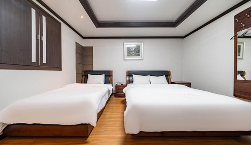 Room (Suite)