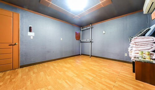 Room (Ondol room (for two people additional)