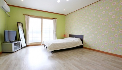 Room (Mint Room 2F)
