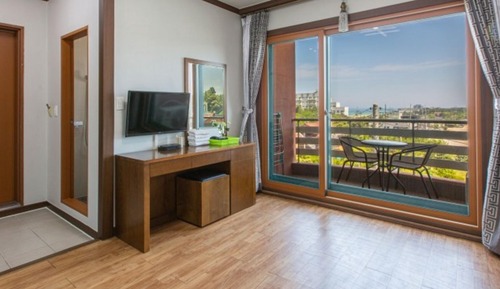 Room (Korean Room 307)