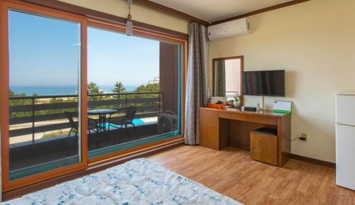 Room (Western Room 305)