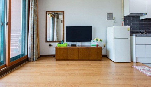 Room (Korean Room 102)