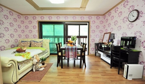 Room (Rose frost (cherry))