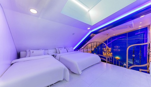 Room (Sky view Gold Cinema Room Sky view wi)