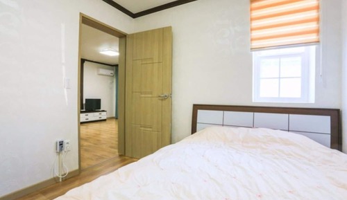 Room (1-1)
