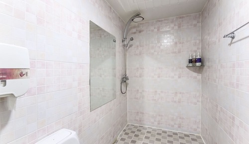 Room (Twin (Tub O / Netflix available))