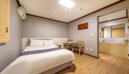 Room (Special Room B)
