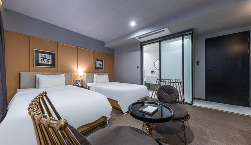 Room (Premium Twin (Breakfast Styler Netfli)