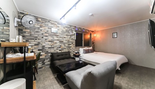 Room (VIP (Ramen provided only to guests st)