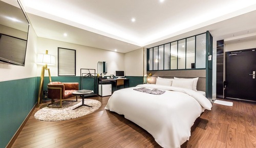 Room (Suite)