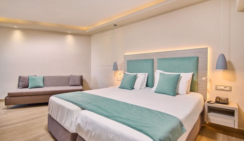 Habitación Confort, vistas a la piscina