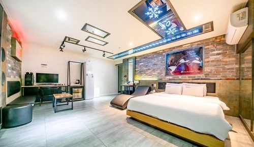 Room (Special room (PC with battle ground) )