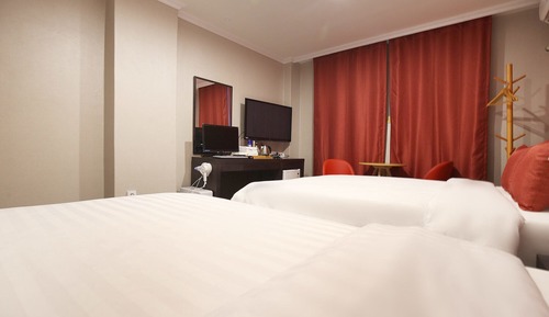 Room (Twin)