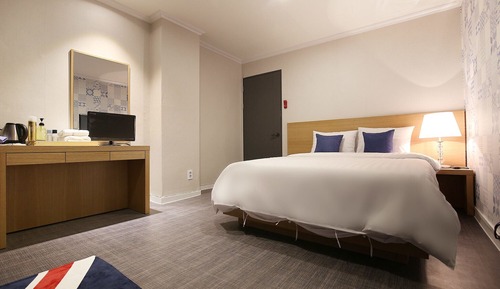 Room (Suites A)