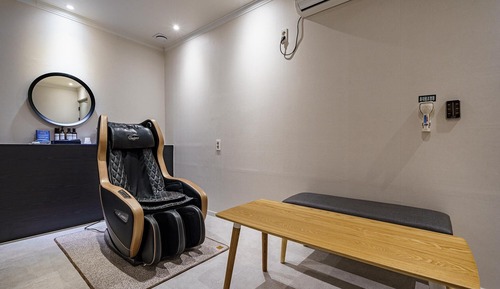 Room (VIP Massage Chair (Netflix Bathtub))