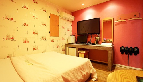 Room (Standard room (Samsung 50-inch TV wit)