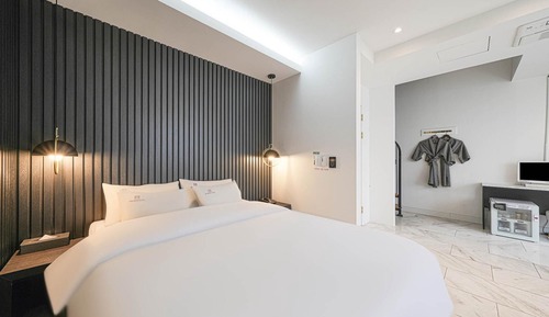 Room (River View Suite Rooftop or Terrace R)