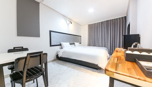Room (Twin (Single and Single Bed Netflix A)