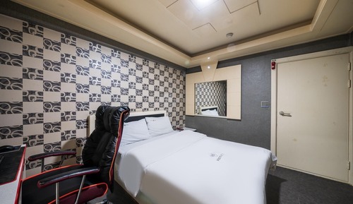 Room (Semi-private room C (24 hours no hard)
