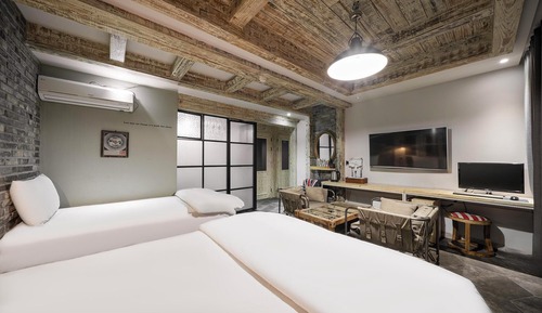 Room (Twin (free Netflix viewing spa hair s)