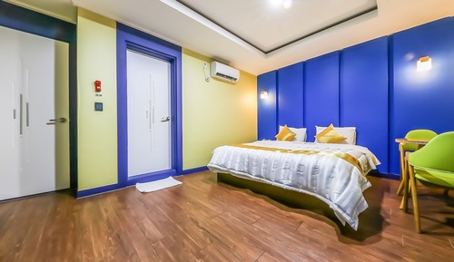 Room (Special)