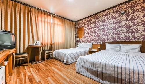Room (Twin)