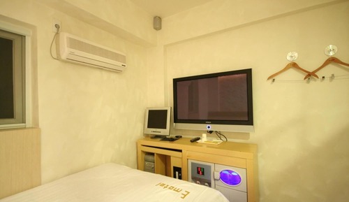 Room (Mini (in front of Exit 1 of Hoegi Sta)