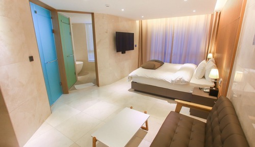 Room (Deluxe B)