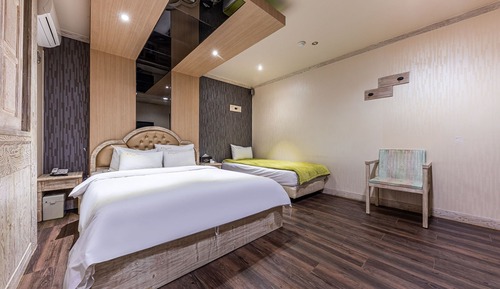 Room (Two beds (Netflix available additiona)