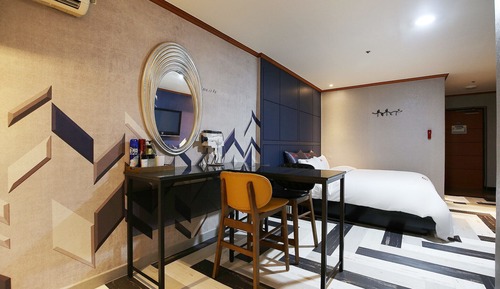 Room (Semi-Special Room)