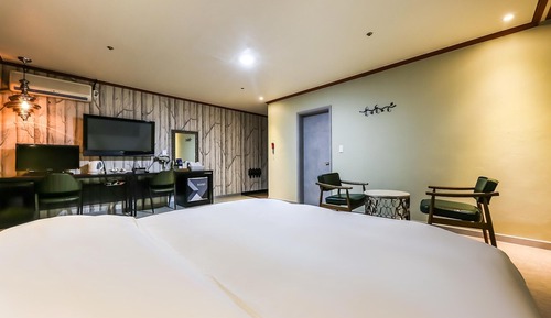 Room (Group Room (Bed + Ondol))