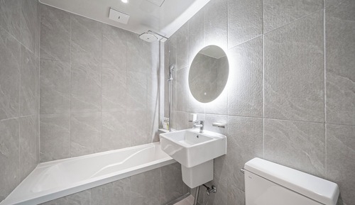 Room (Deluxe Bath (light breakfast provided)