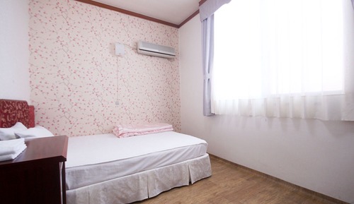 Room (Bed Room)