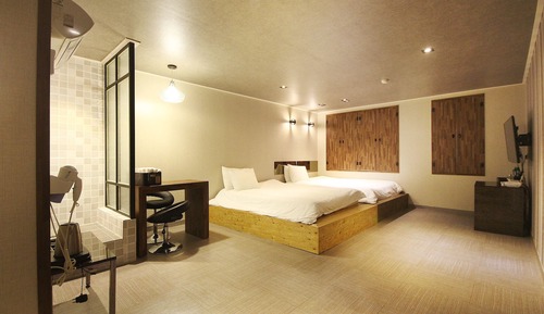 Room (Twin)