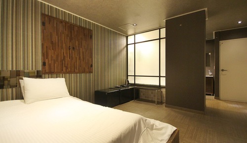 Room (Suite)